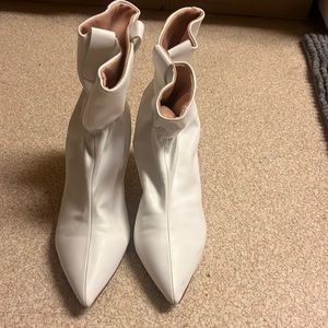 Size 9 white boot from eloquii